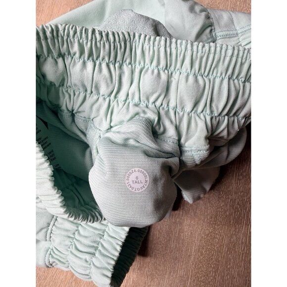 Lululemon Hotty Hot Low-Rise Lined Short 4" Delicate Mint Size 6 - Picture 6 of 6